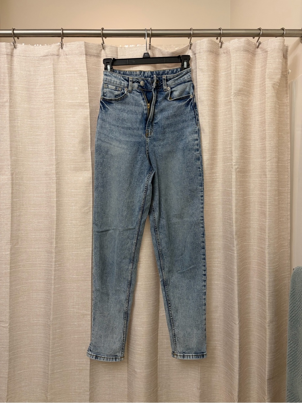 Divided High-Rise Light Blue Straight Jeans